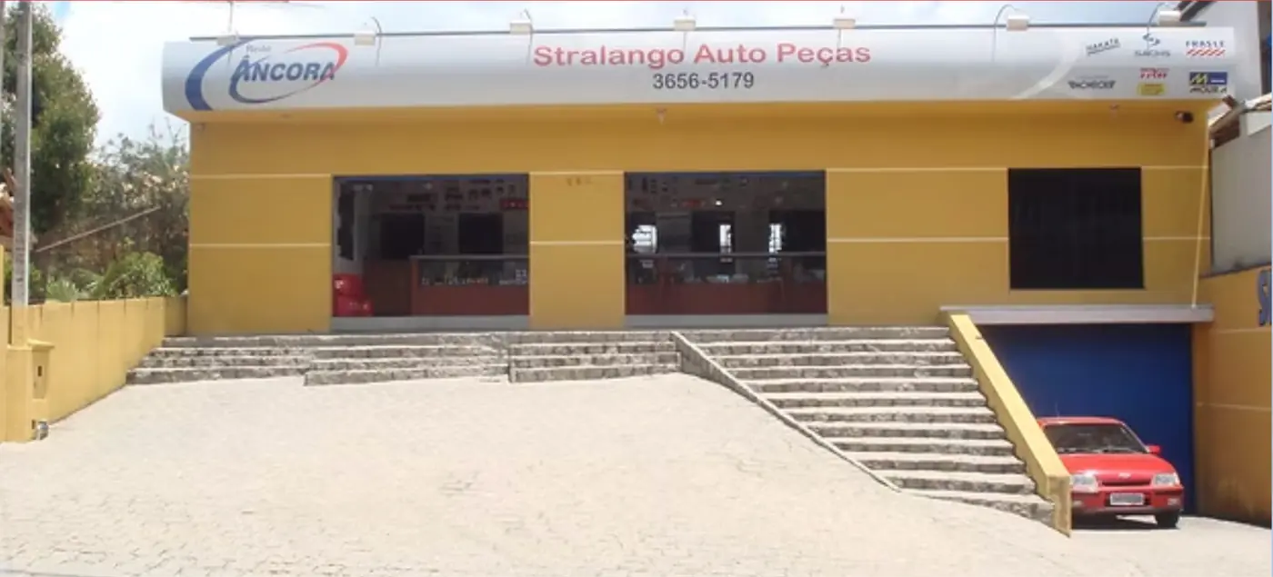 Loja Stralango com a marca Rede Âncora na fachada